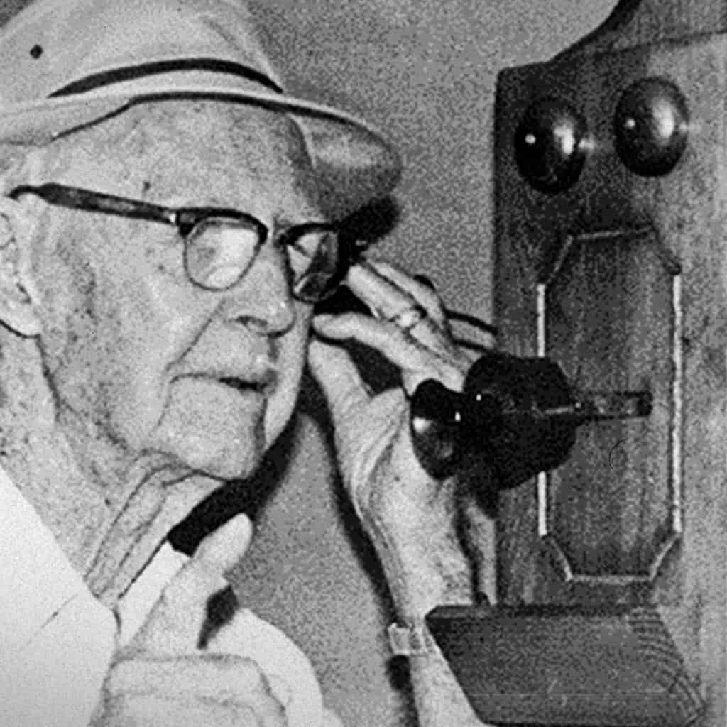 The telephone come to Deerfield Beach, FL